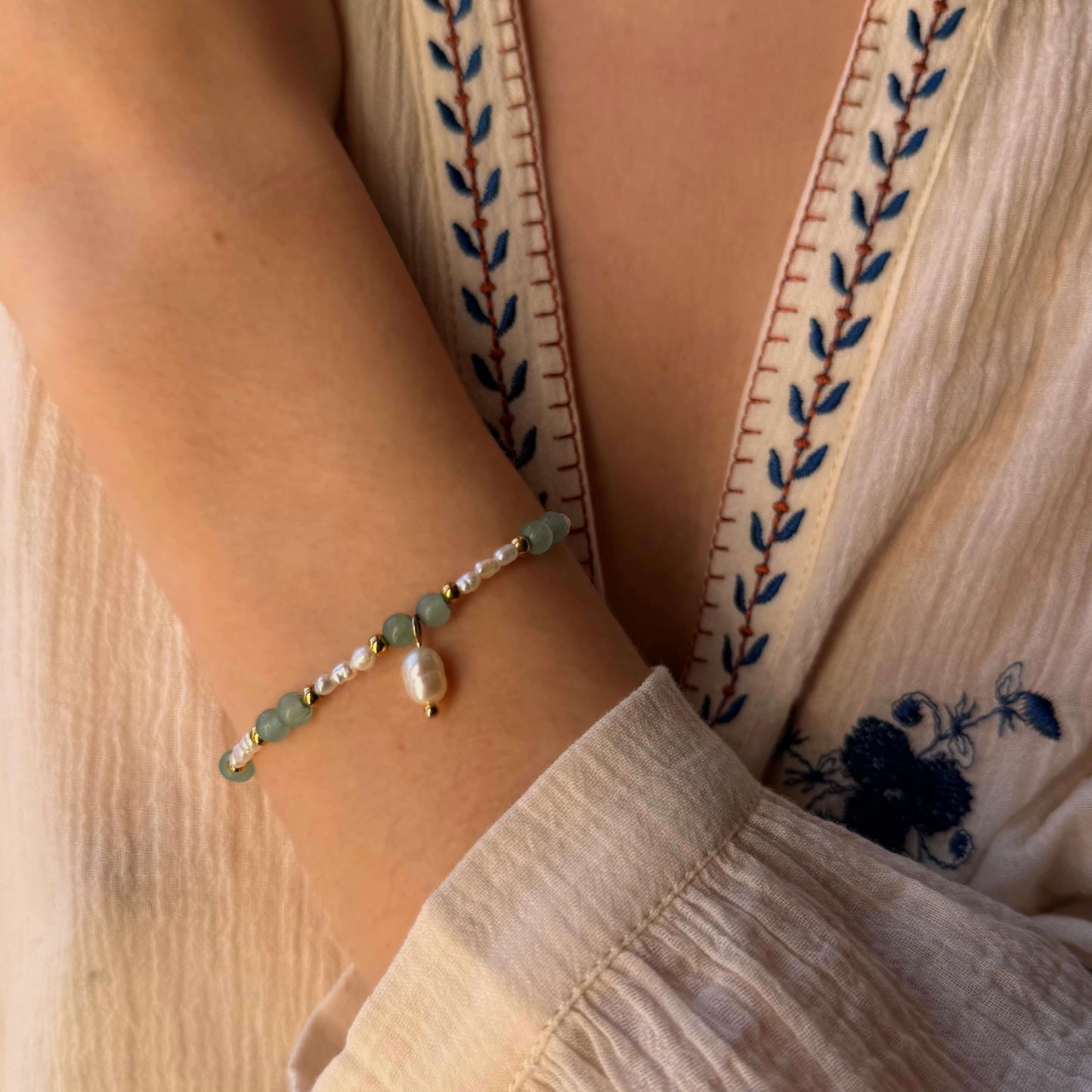 Bracelet pour femme en perles naturelles et pendentif perle d'eau douce