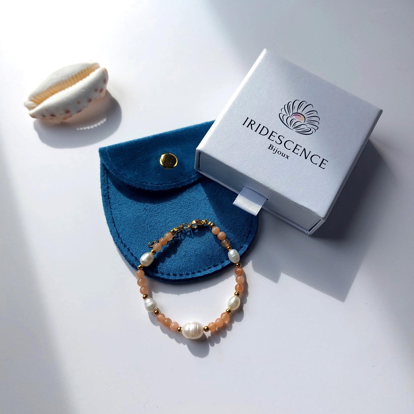 Bracelet pour femme en pierre de soleil et perles d'eau douce dans son packaging