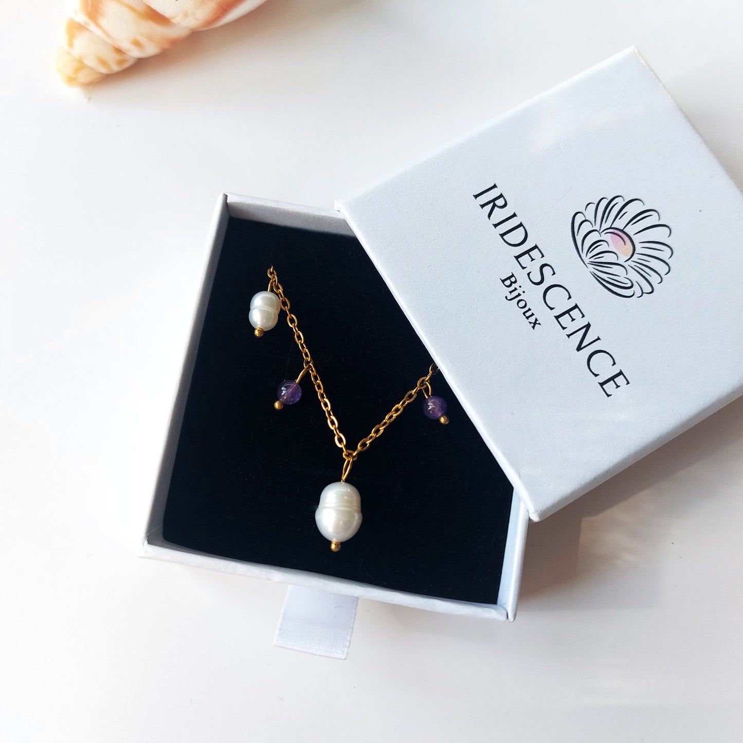 Collier en améthyste dans son packaging