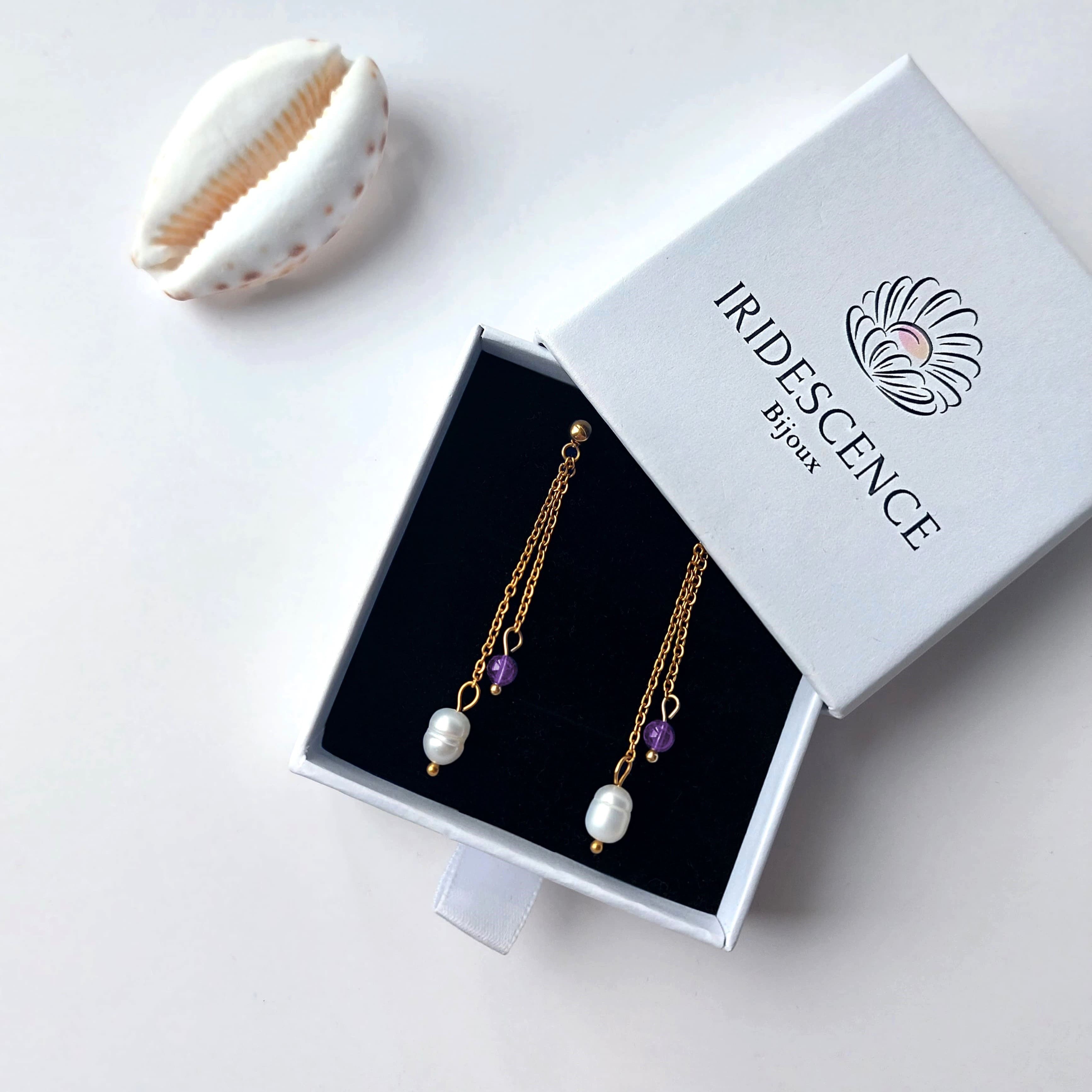 Boucles d'oreilles pendantes en acier inoxydable, perles d'eau douce et améthyste dans son packaging