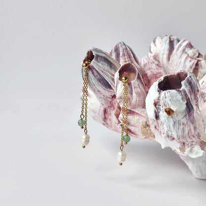 Boucles doreilles pendantes pour femme en acier inoxydable dore avec perles d'eau douce et perles d aventurine verte