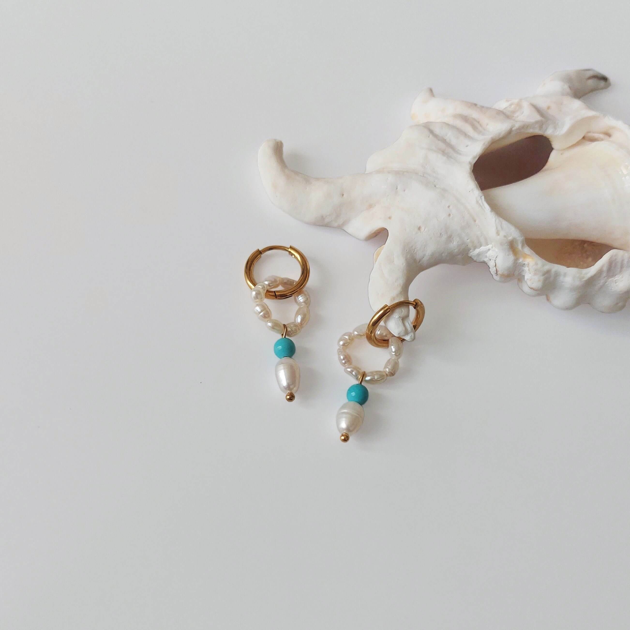 Boucles d'oreilles créole pour femme avec perles d'eau douce et pierres de turquoise bleu