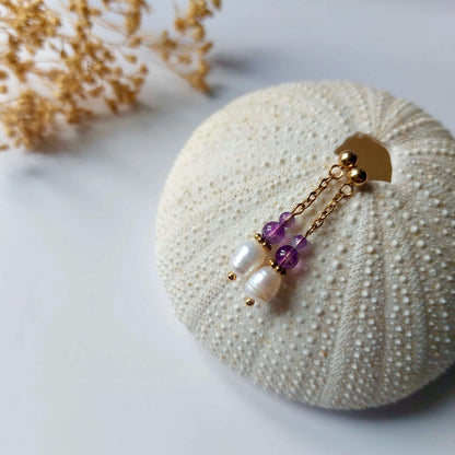 Boucles d'oreilles tendances en acier inoxydable, perles d'eau douce et perles d'Améthyste violette parfaites pour le quotidien. 