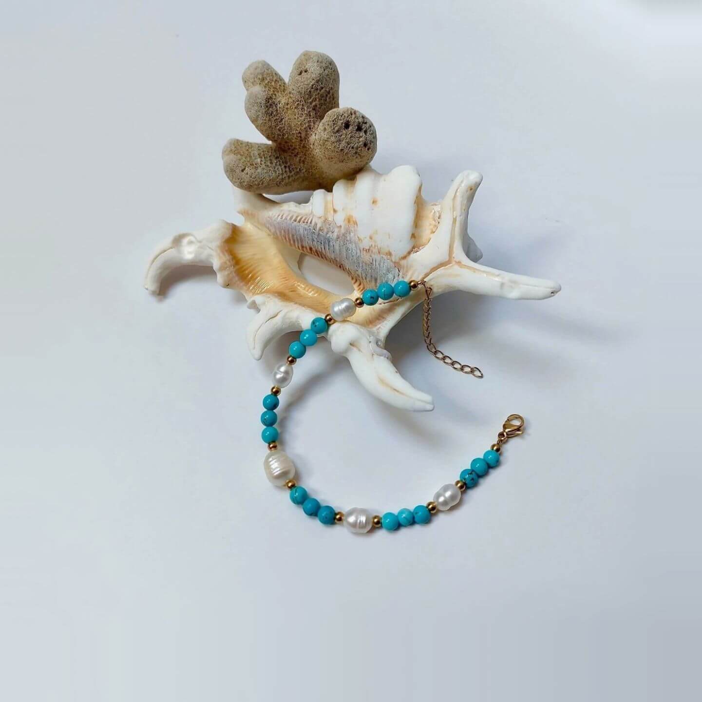 bracelet pour femme en perles d'eau douce et pierres de turquoise bleu