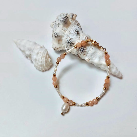 bracelet pour femme en perles d'eau douce et pierre de soleil rose