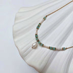 Collier en acier inoxydable à pendentif avec perles d'eau douce et pierres d'aventurine verte. 