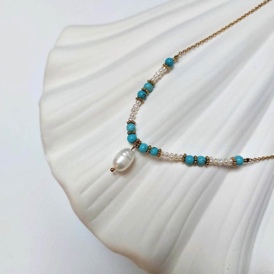 Collier en acier inoxydable à pendentif avec perles d'eau douce et pierres de turquoise bleu. 