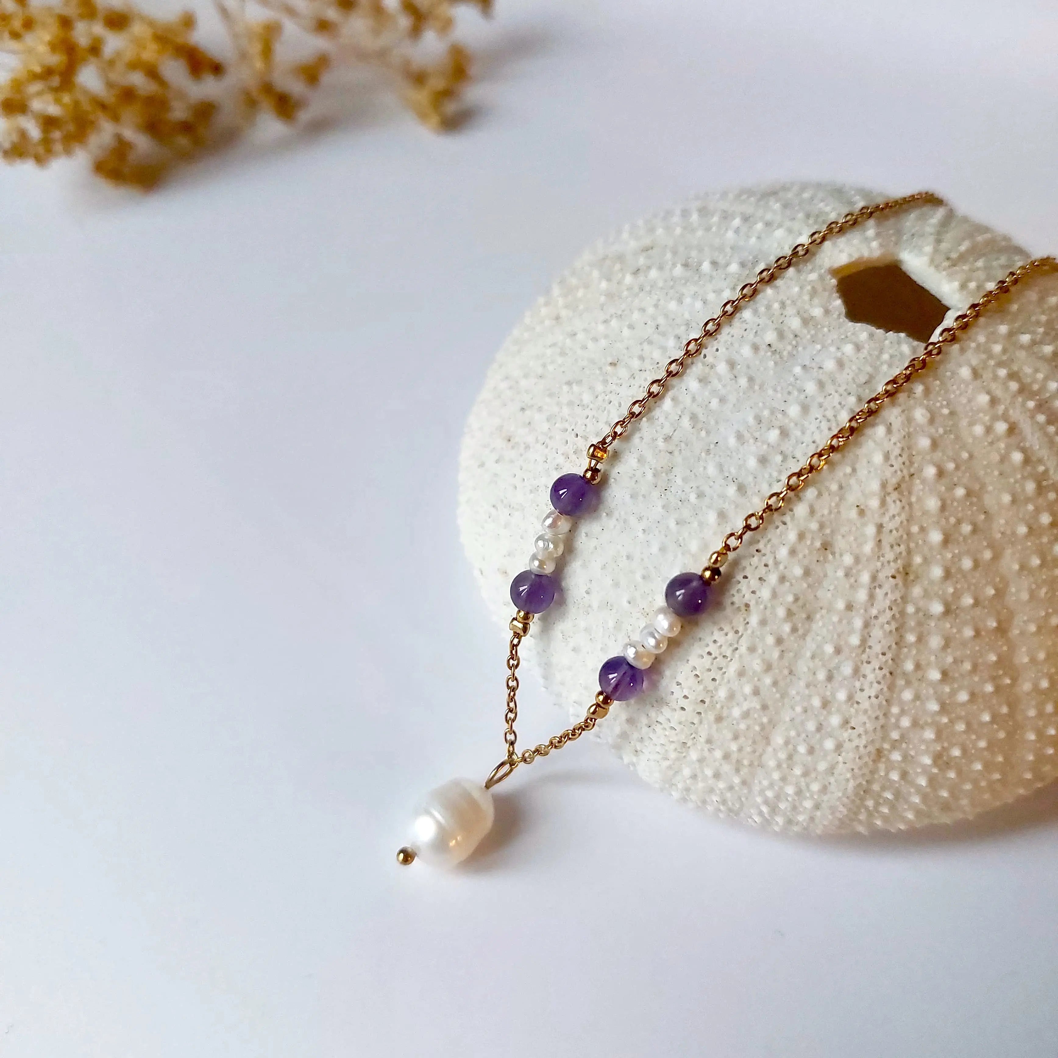 Collier elegant avec chaine en acier inoxydable pare de perles d'eau douce et perles d'Amethyste violette