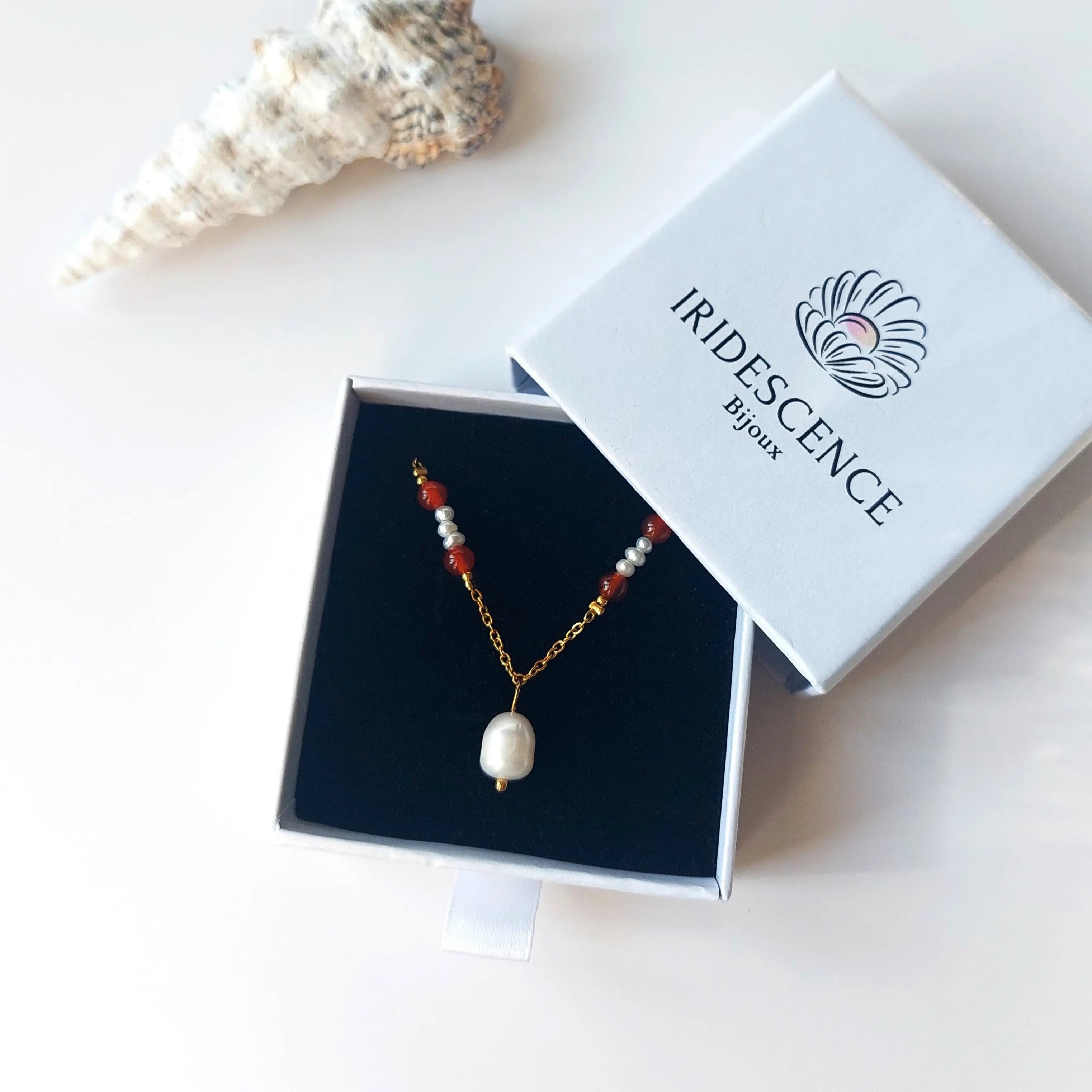 collier en cornaline dans son packaging