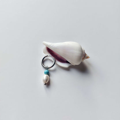 Mono boucle unisexe en acier inoxydable argenté, petite créole avec perle d'eau douce et turquoise.