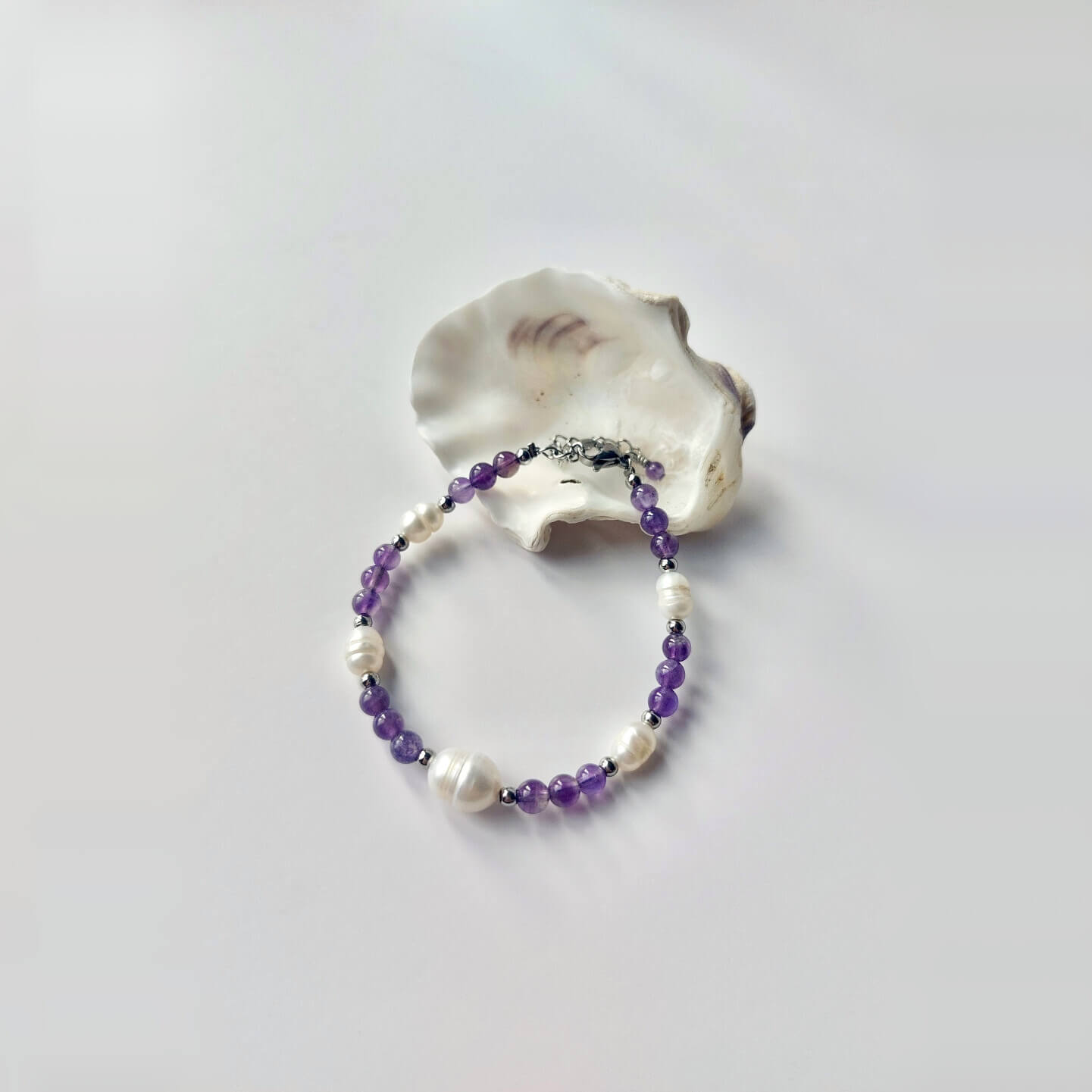 bracelet pour femme en acier inoxydable argenté, perles d'eau douce et pierres d'améthyste violette