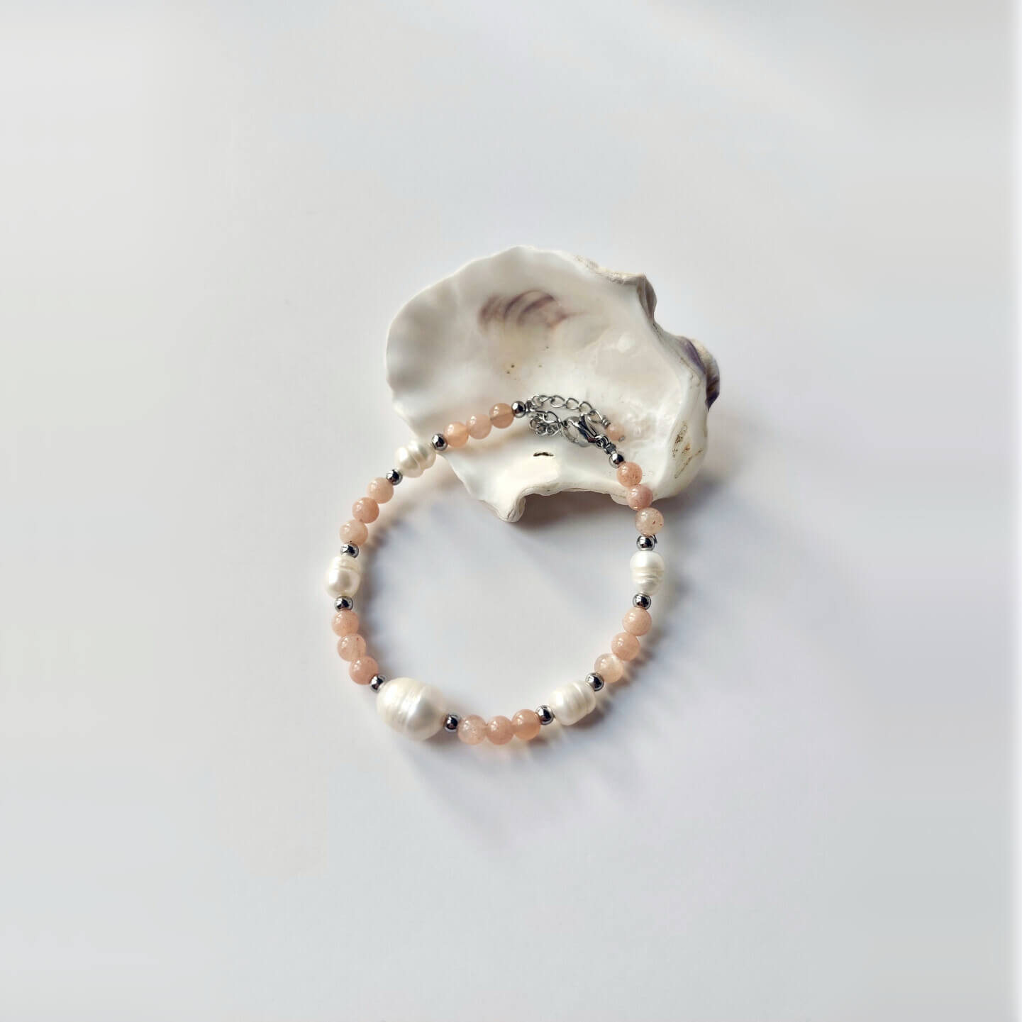 bracelet pour femme en acier inoxydable argenté, perles d'eau douce et pierres de soleil rose