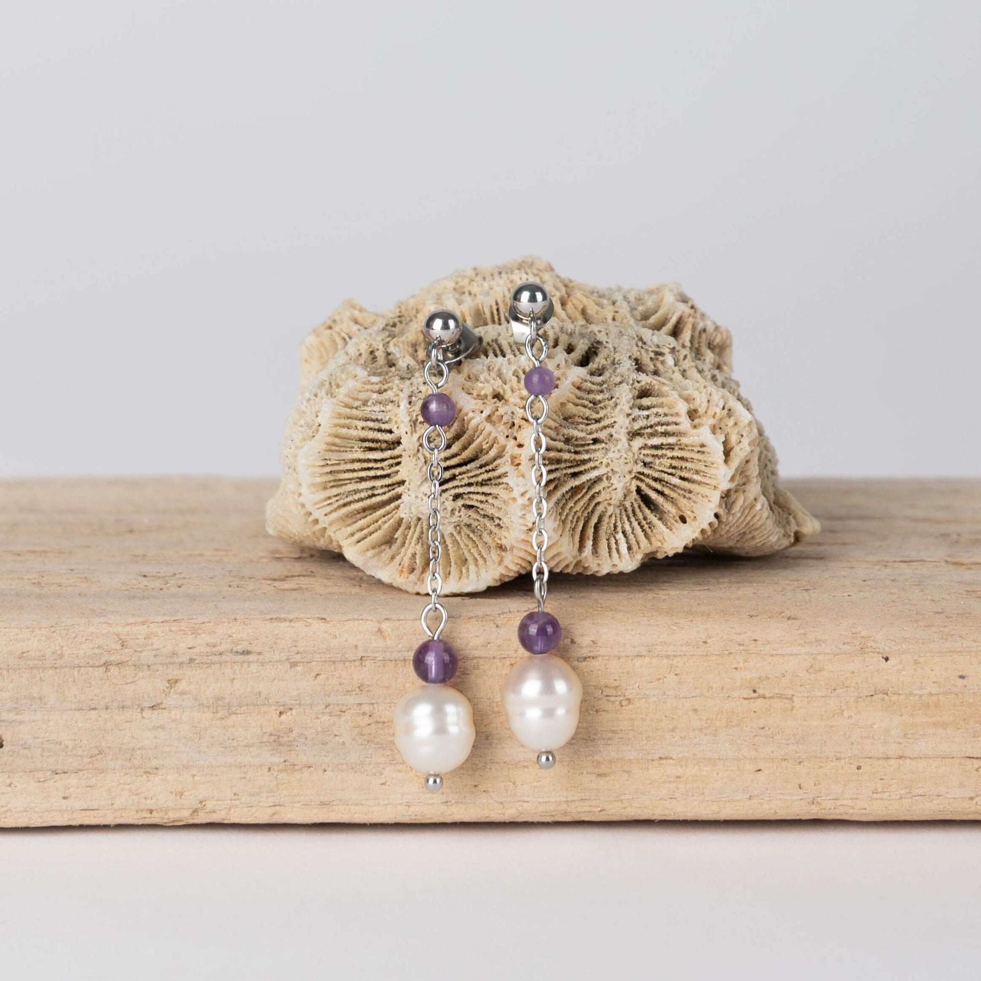 Paire de boucles d'oreilles pendantes en acier inoxydable argenté, perles d'eau douce et améthyste violette