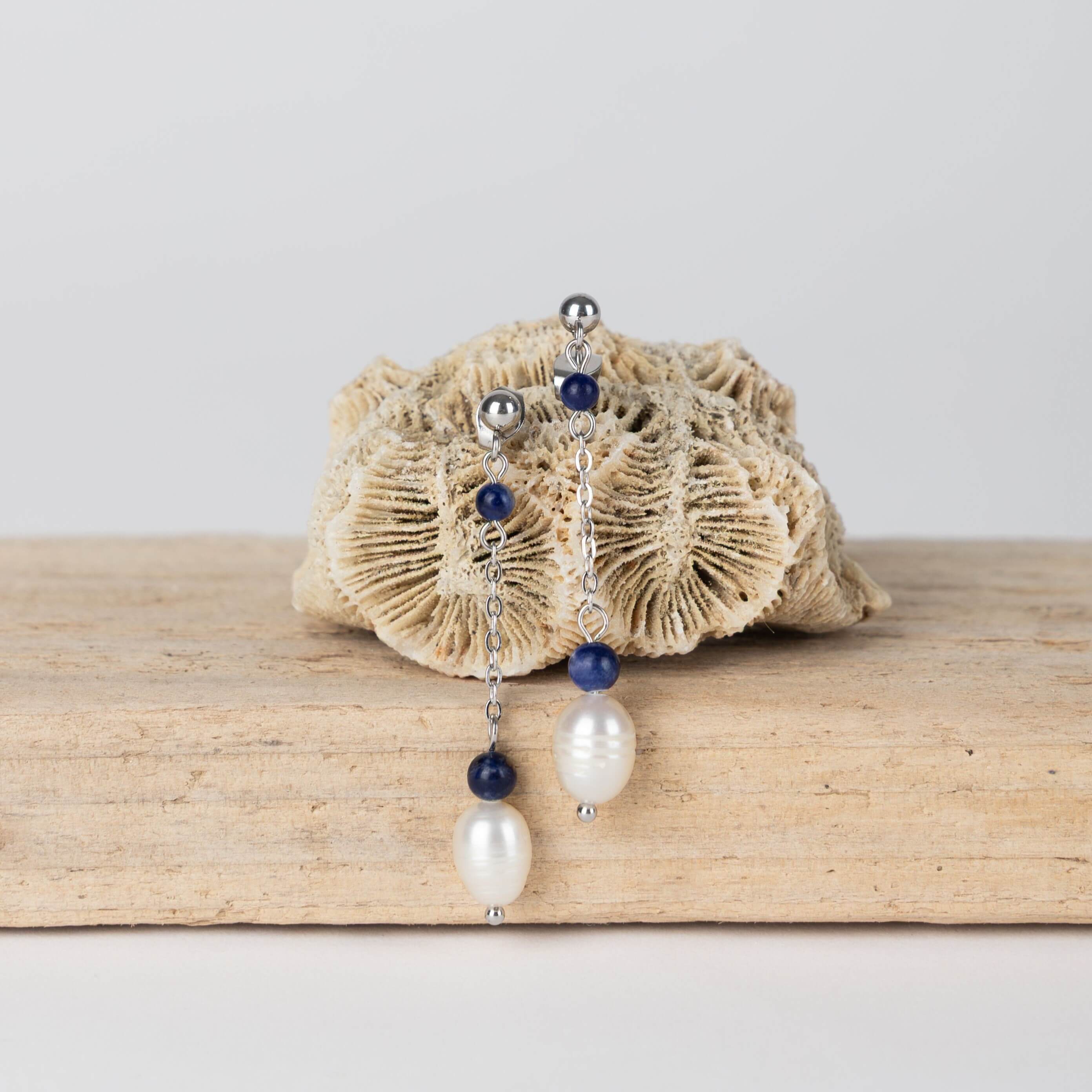 Paire de boucles d'oreilles pendantes en acier inoxydable argenté, perles d'eau douce et sodalite bleue