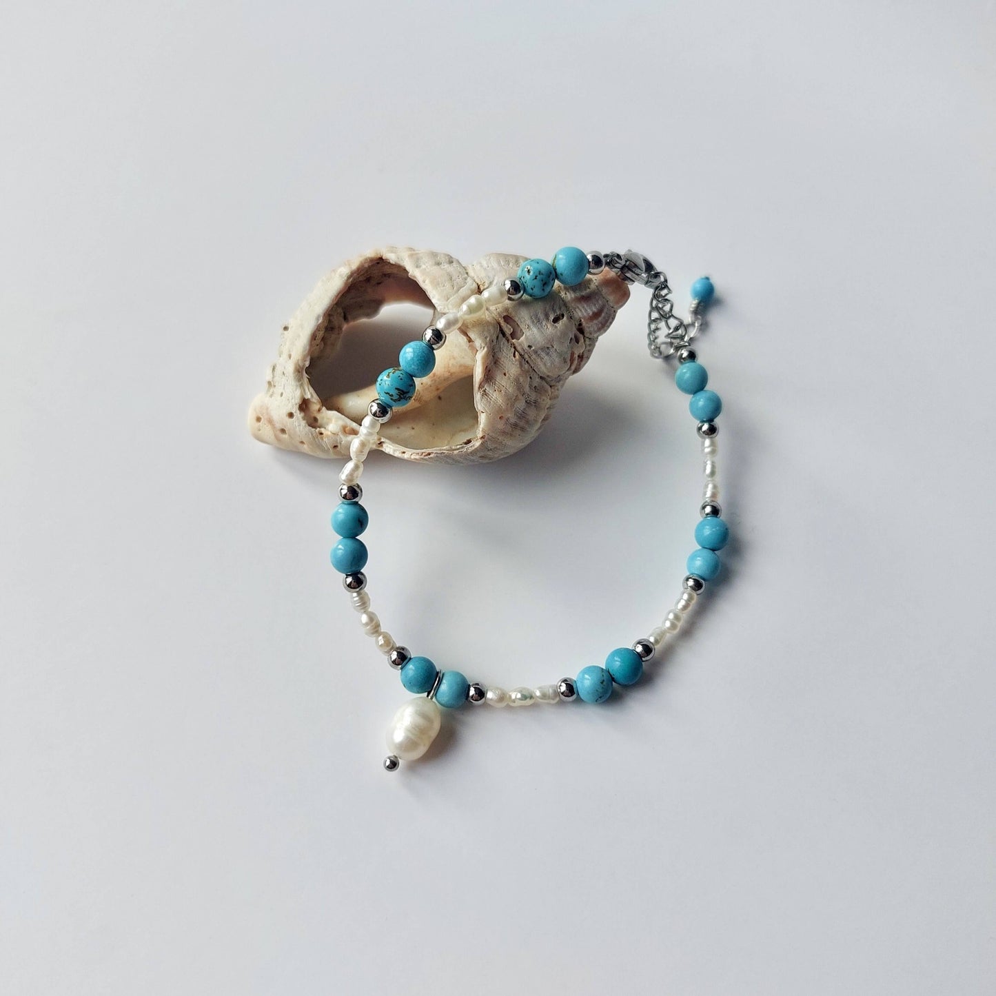 bracelet pour femme en acier inoxydable argenté perles d'eau douce et pierre turquoise bleue