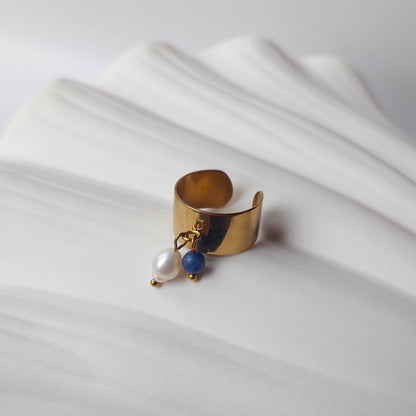 Bague en acier inoxydable à breloques de sodalite et de perle d'eau douce.