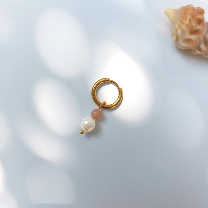 Mono boucle unisexe en acier inoxydable, petite créole avec perle d'eau douce et pierre de soleil.