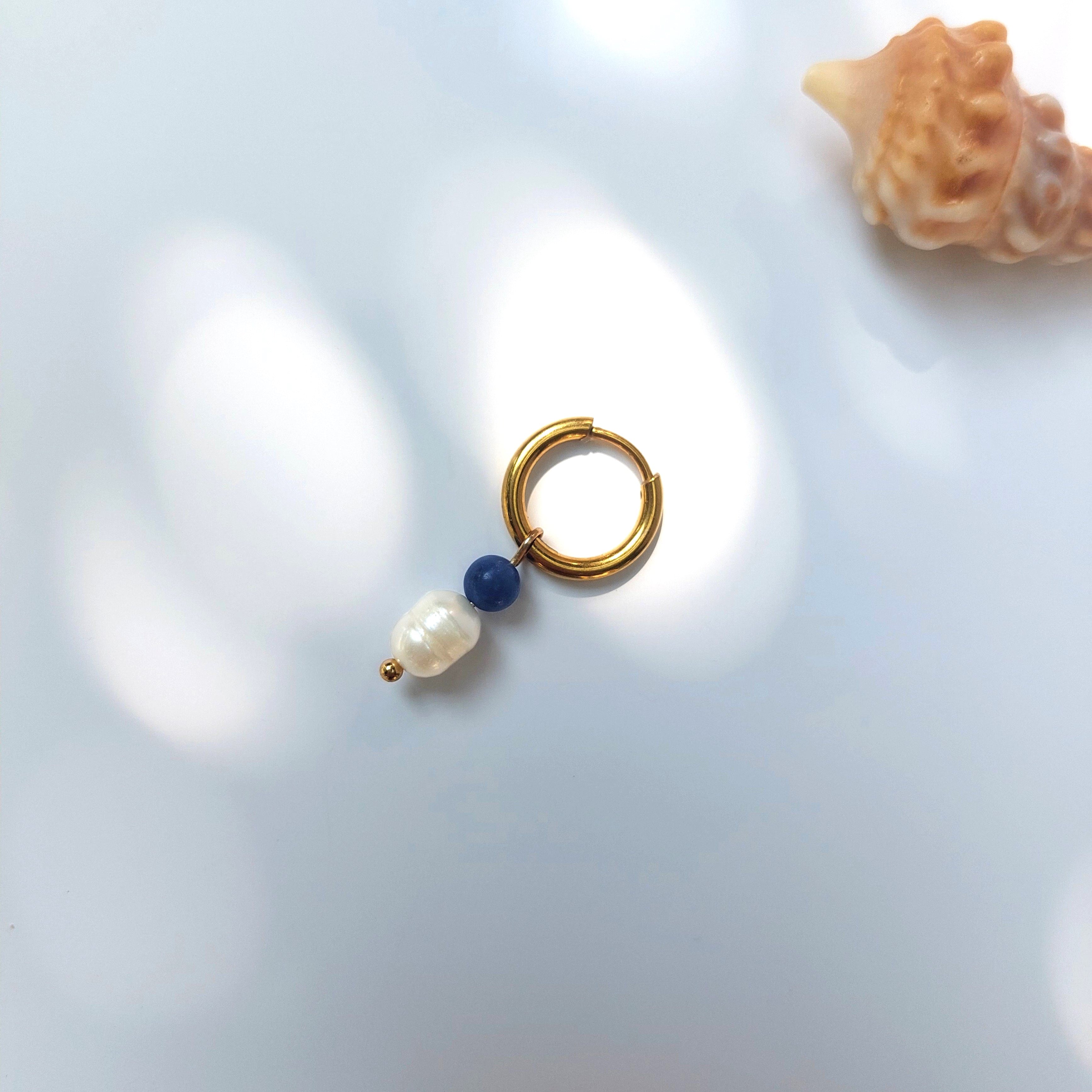 Mono boucle unisexe en acier inoxydable, petite créole avec perle d'eau douce et sodalite.